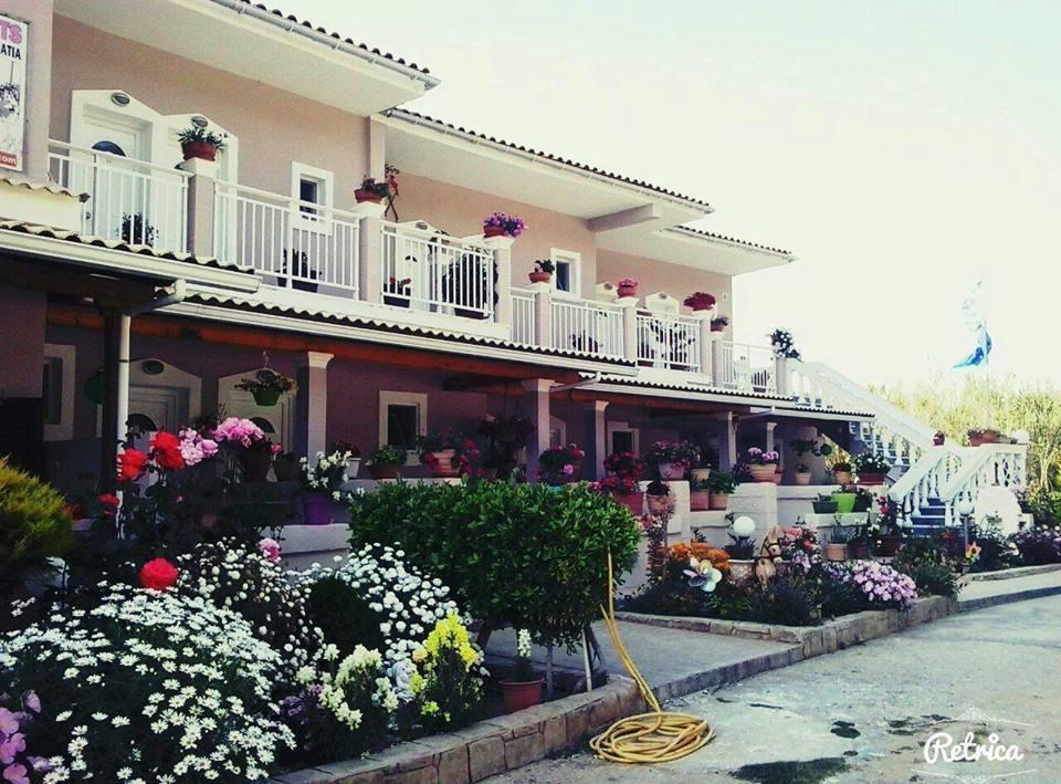 Santa Barbara Lakis Apartments Perivóli Kültér fotó