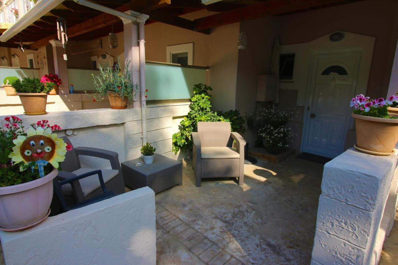 Santa Barbara Lakis Apartments Perivóli Kültér fotó
